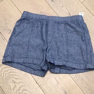 Woman’s Old Navy blue linen shorts. Medium. Front and back pockets. NWT!